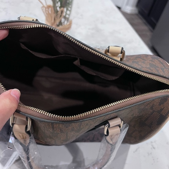 NWT - Satchel handbag with matching wallet wristlet - Picture 4 of 9